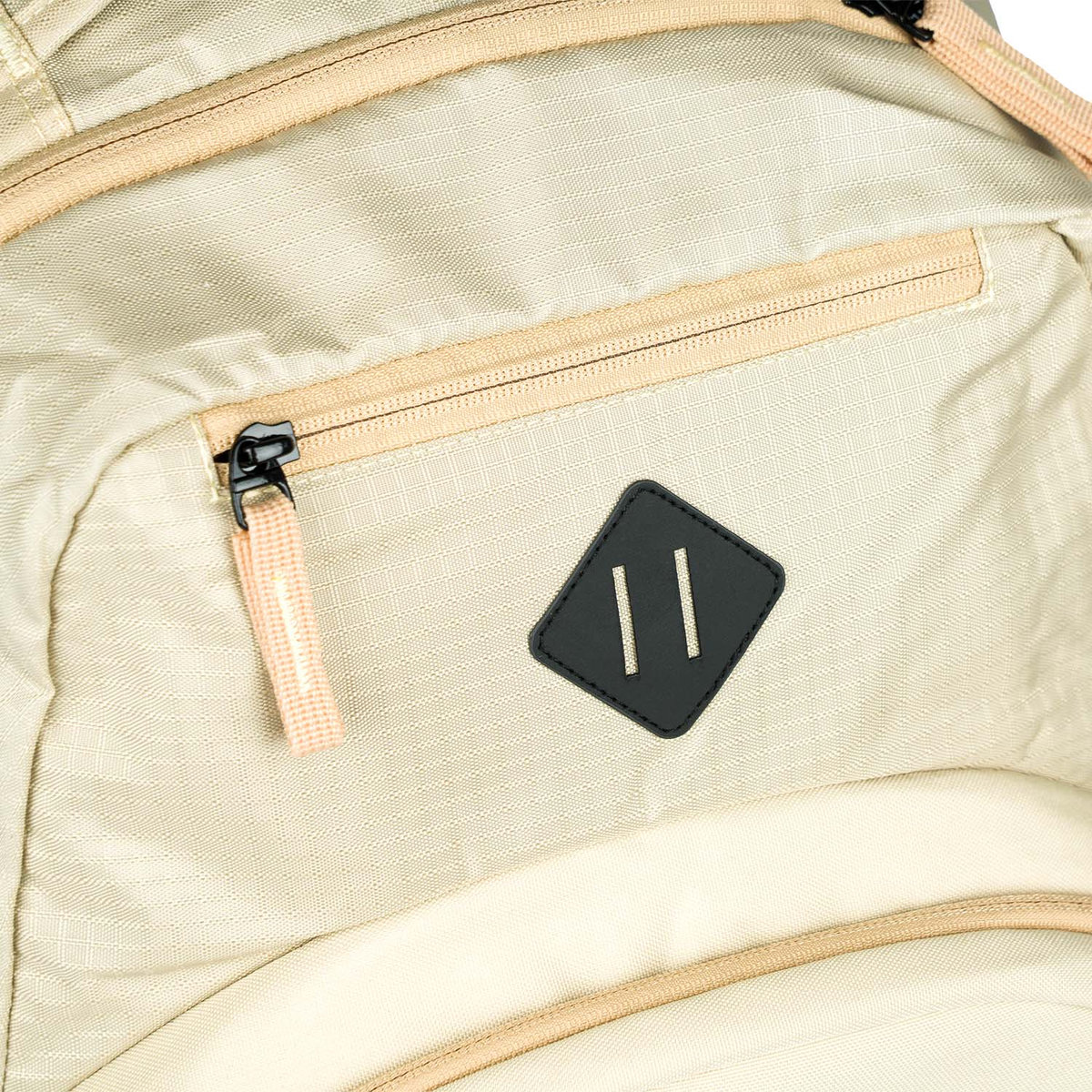 Batoh Coolmate Beige – detail výrobku