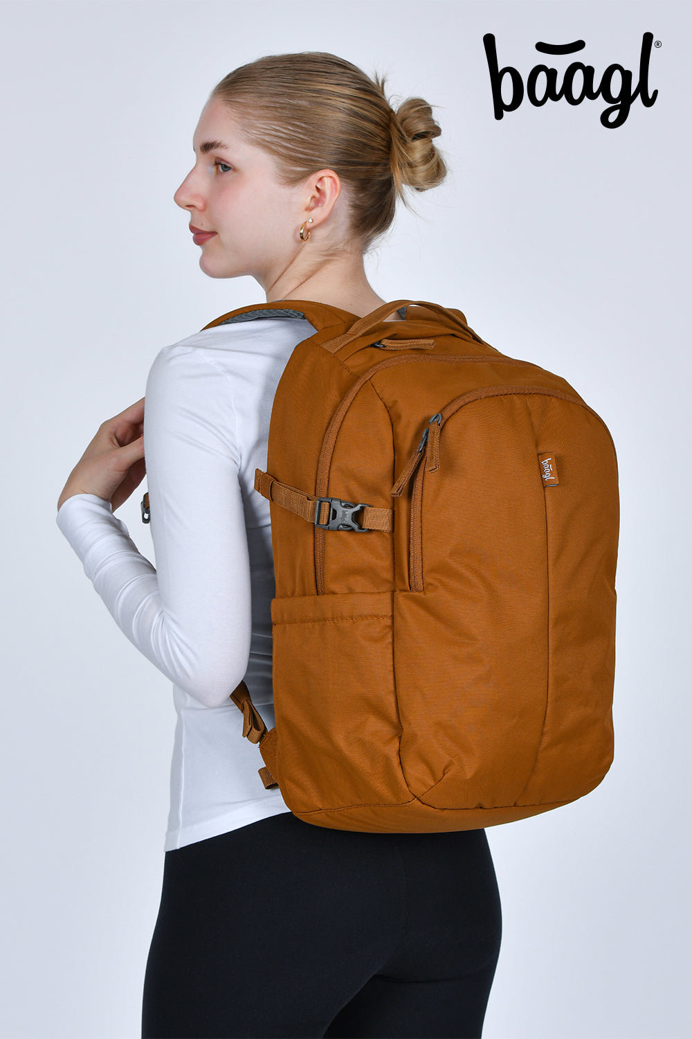 Batoh Dash Max Caramel – při nošení