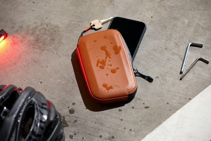 Bellroy All-Conditions Phone Pocket – Kůže s voděodolnou úpravou