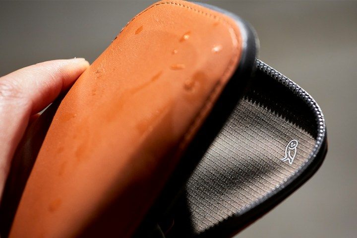 Bellroy All-Conditions Phone Pocket – Pružná síťovina pro telefon