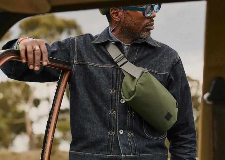 Bellroy Classic Sling 3 – Kov a kůže v malém formátu