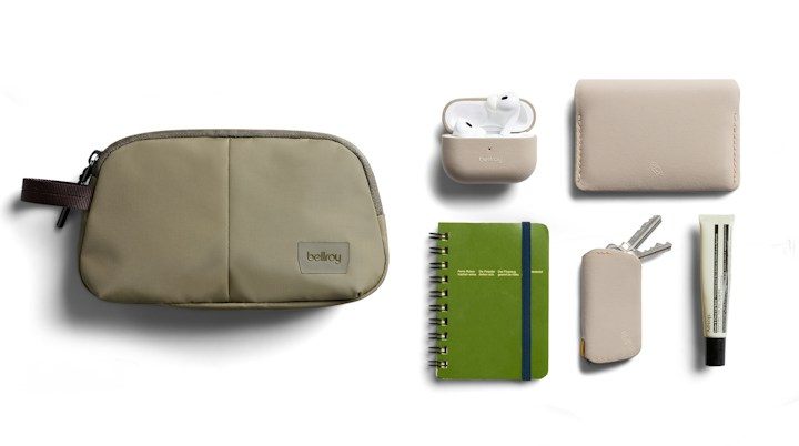 Bellroy Laneway Daily Pouch – příklad uložených věcí
