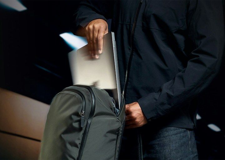 Bellroy Transit Workpack Pro – Notebook a technika odděleně