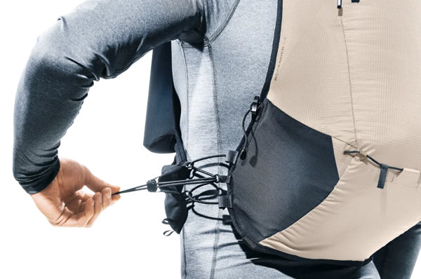 Deuter Ascender 13 – Skládací hole bez sundání batohu