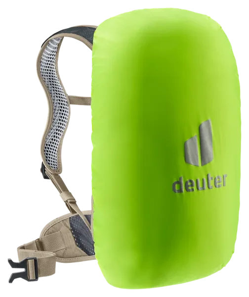 Deuter Race 8 – Pláštěnka ve výbavě