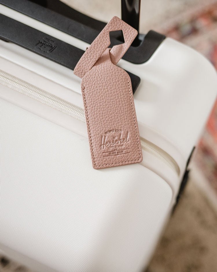 Herschel Luggage Tag Vegan Leather – fotografie modelu