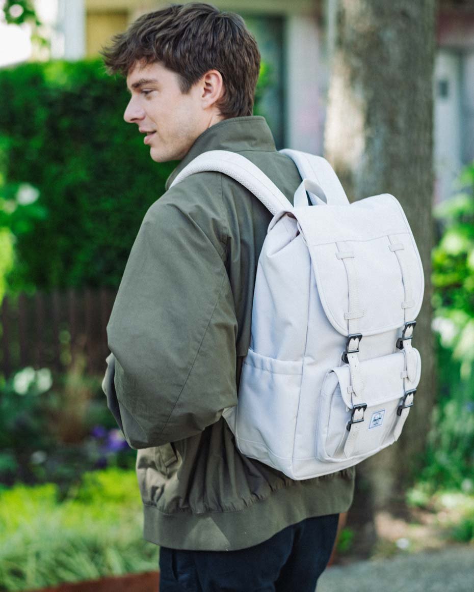 Herschel Little America Mid-Volume – fotografie modelu