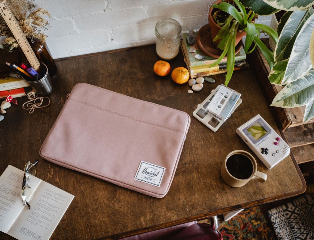 Herschel Anchor Sleeve 15–16″ – pohled 2