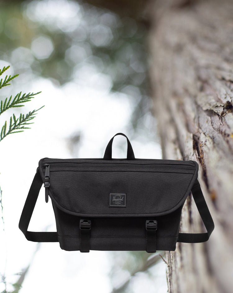 Herschel Cove Messenger Small – fotografie modelu