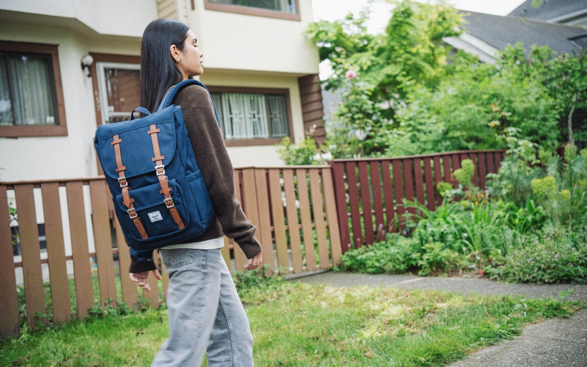 Herschel Little America Mid-Volume – pohled 2