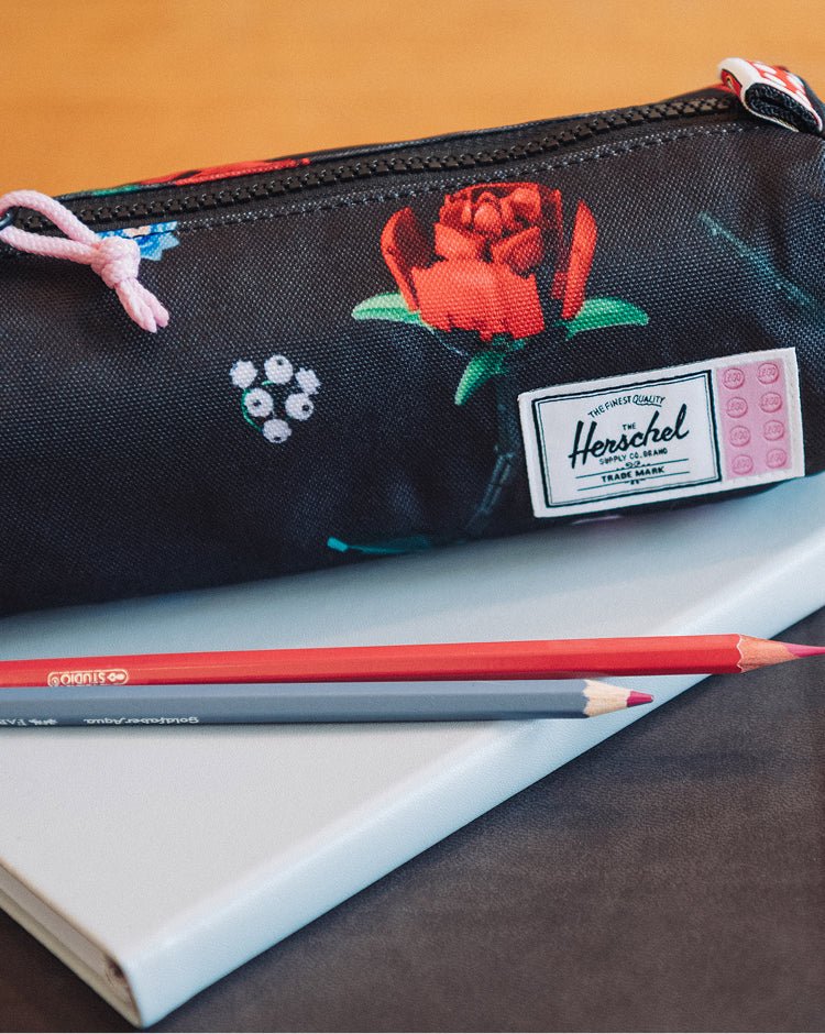 Herschel LEGO® Settlement Pencil Case Little Herschel – fotografie modelu