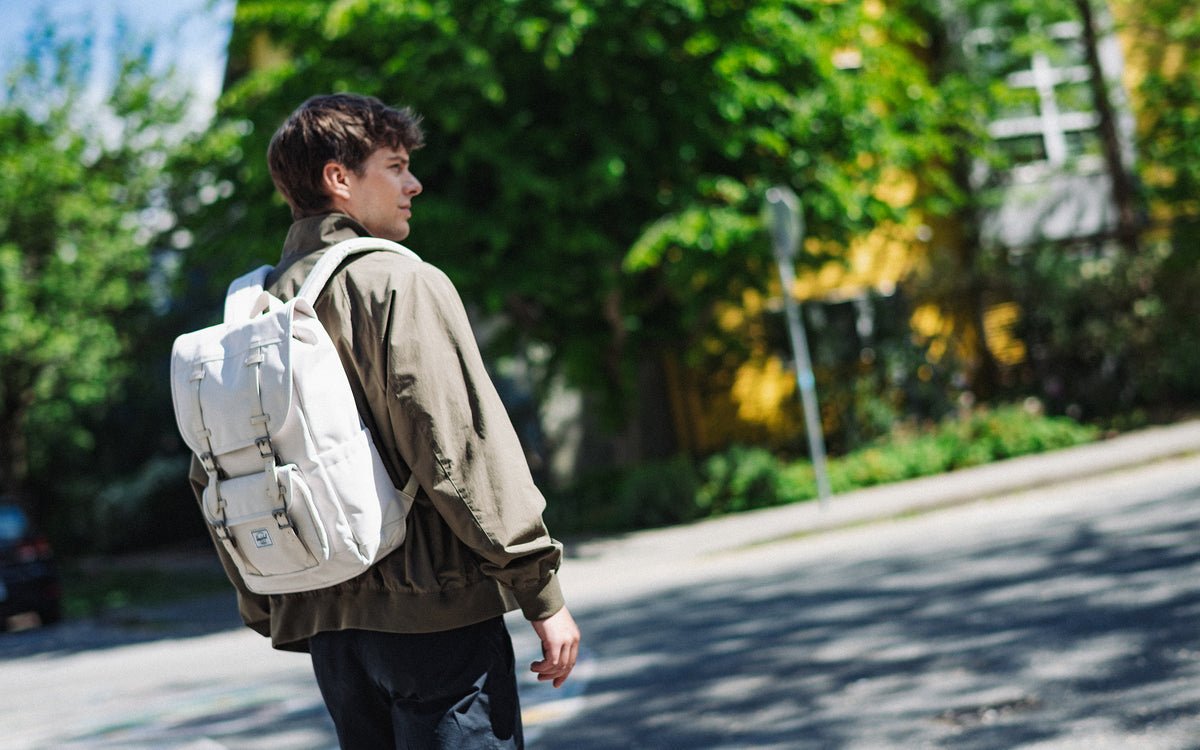 Herschel Little America Mid-Volume – pohled 2