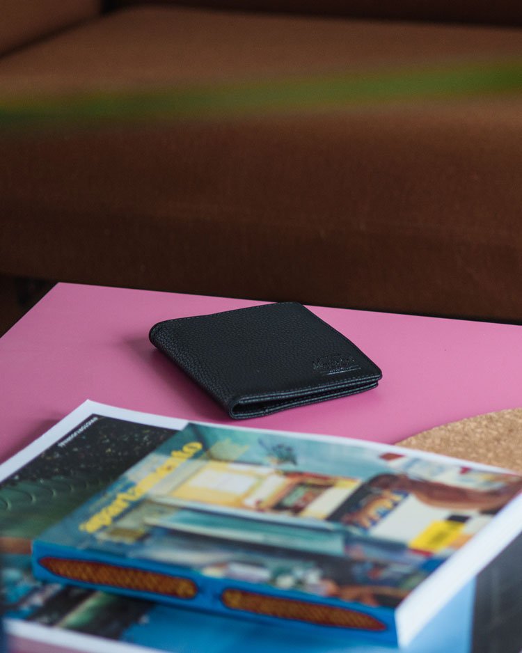 Herschel Raynor Passport Holder Vegan Leather – fotografie modelu