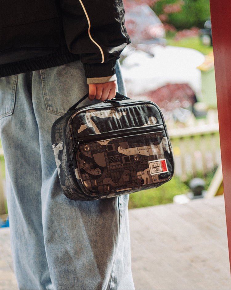 Herschel LEGO® Pop Quiz Lunch Box – fotografie modelu