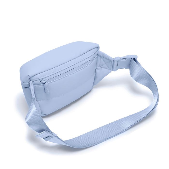Heys Puffer Mini Waist Bag Light Blue – Skrytá zadní kapsa