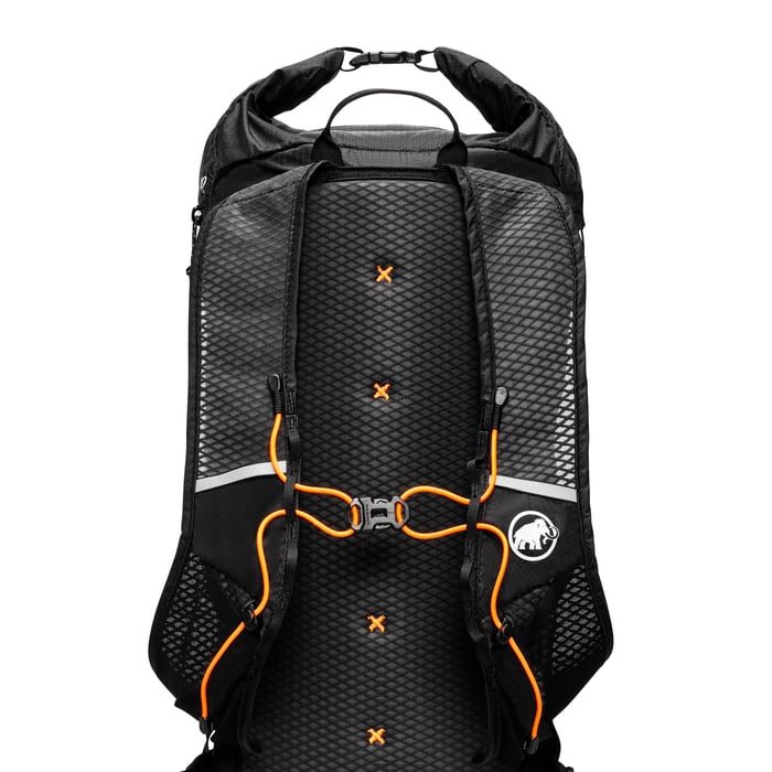 Mammut Aenergy 18 – Reflexní detaily na lehké konstrukci