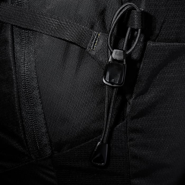 Mammut Lithium 25 – Místo na trekové hole