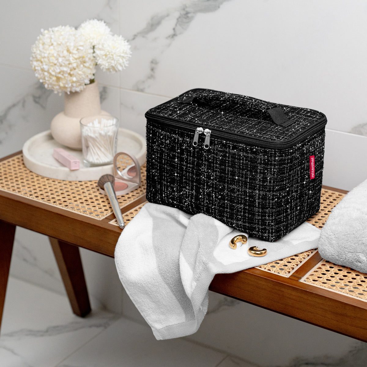 Reisenthel Cosmetic Case Boucle Black – lifestyle fotografie