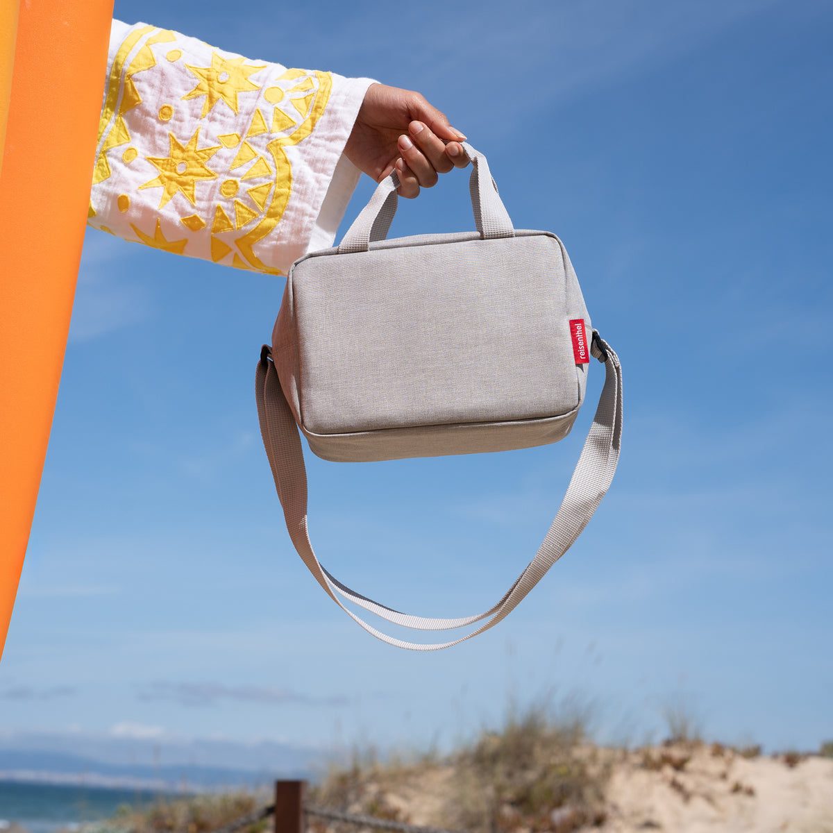 Reisenthel Coolerbag To-Go Twist Sky Rose – lifestyle fotografie