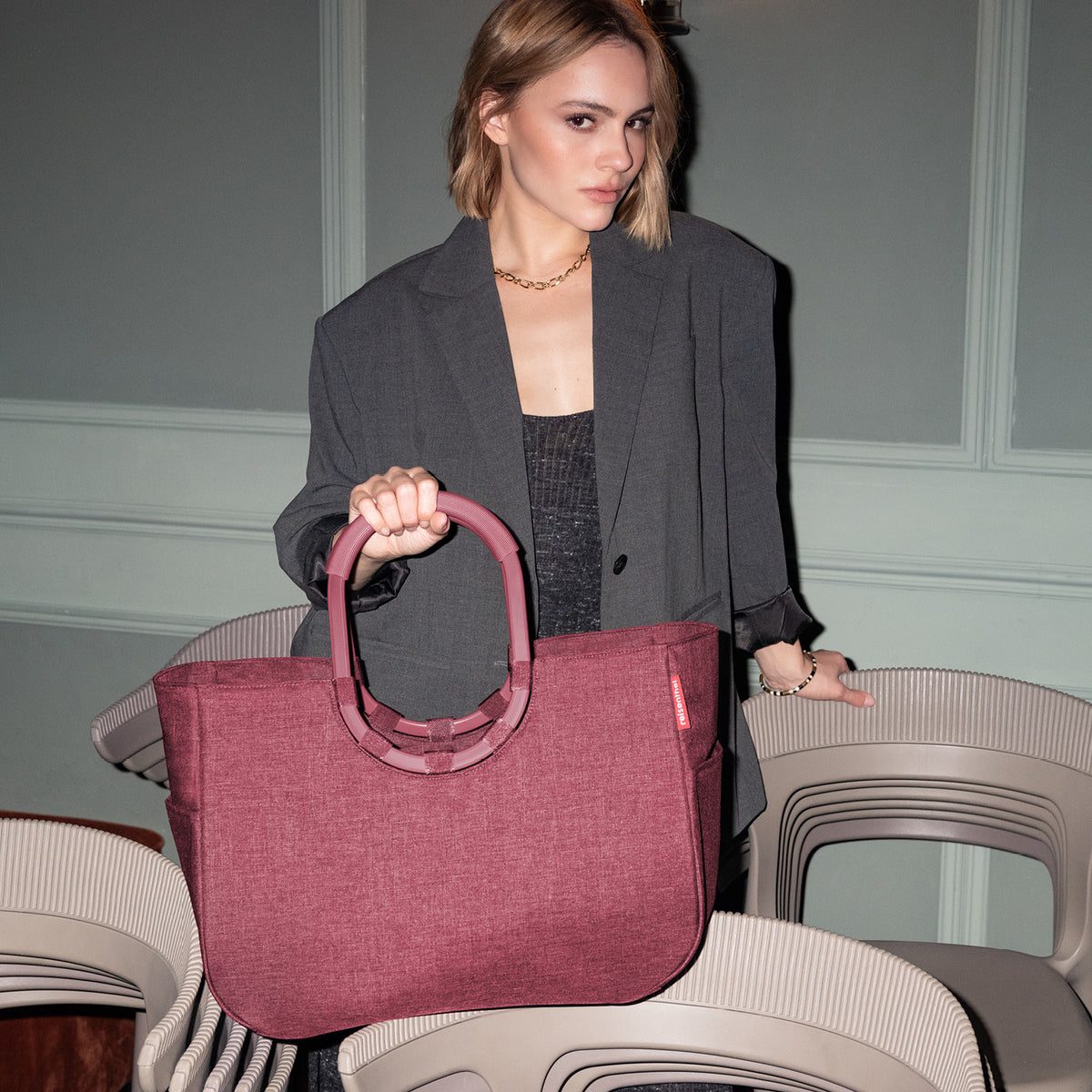 Reisenthel Loopshopper L Twist maroon – lifestyle fotografie