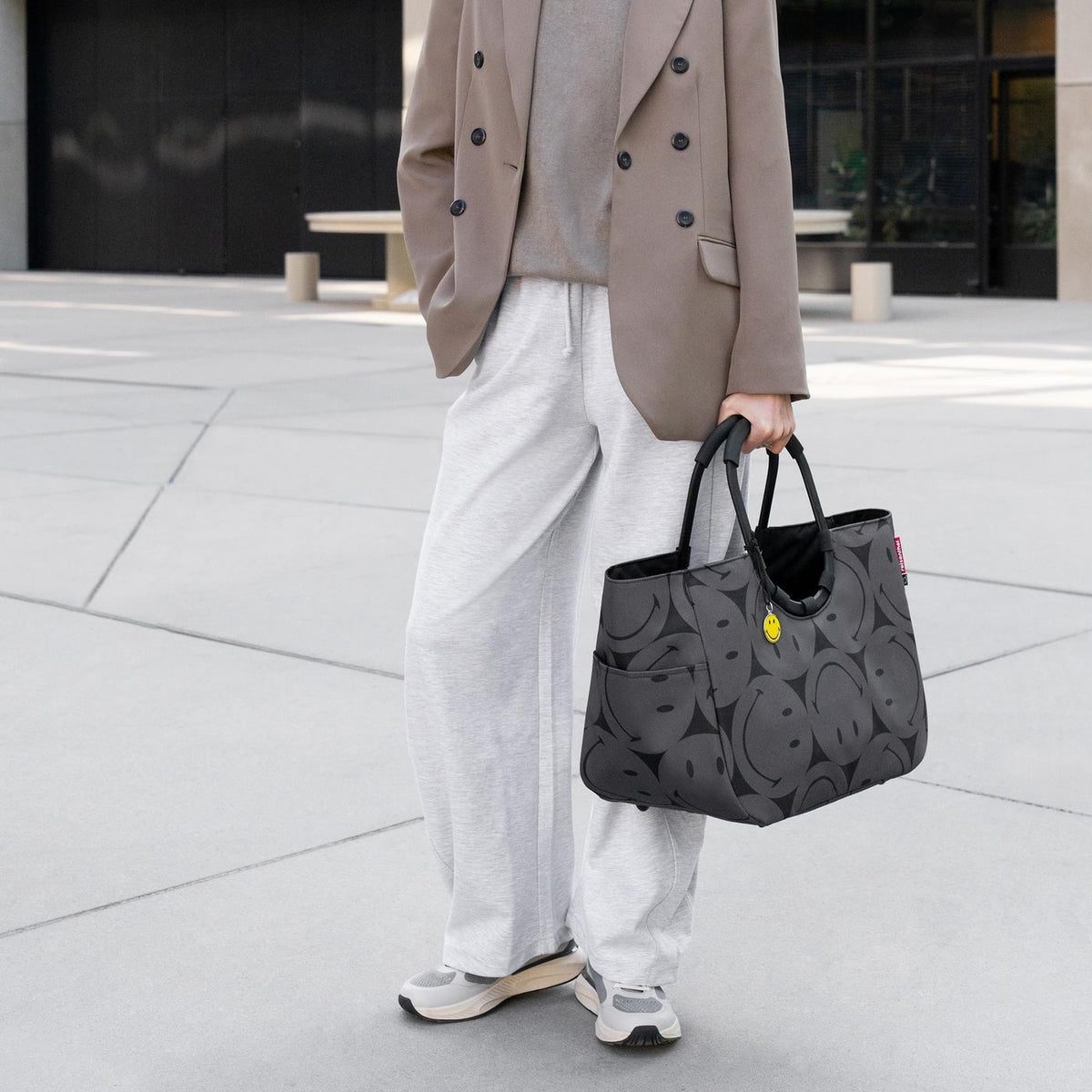 Reisenthel Loopshopper L Smiley grey – lifestyle fotografie