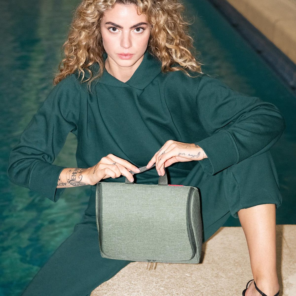 Reisenthel Toiletbag XL Twist Sage – lifestyle fotografie