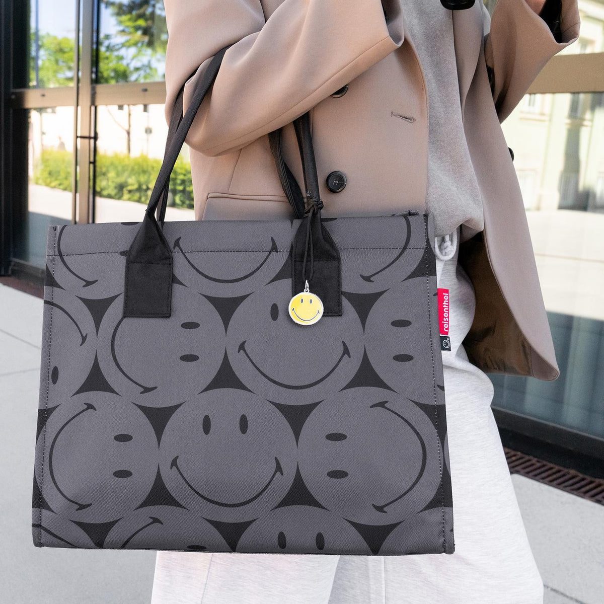Reisenthel Daily Shopper Smiley Grey – lifestyle fotografie