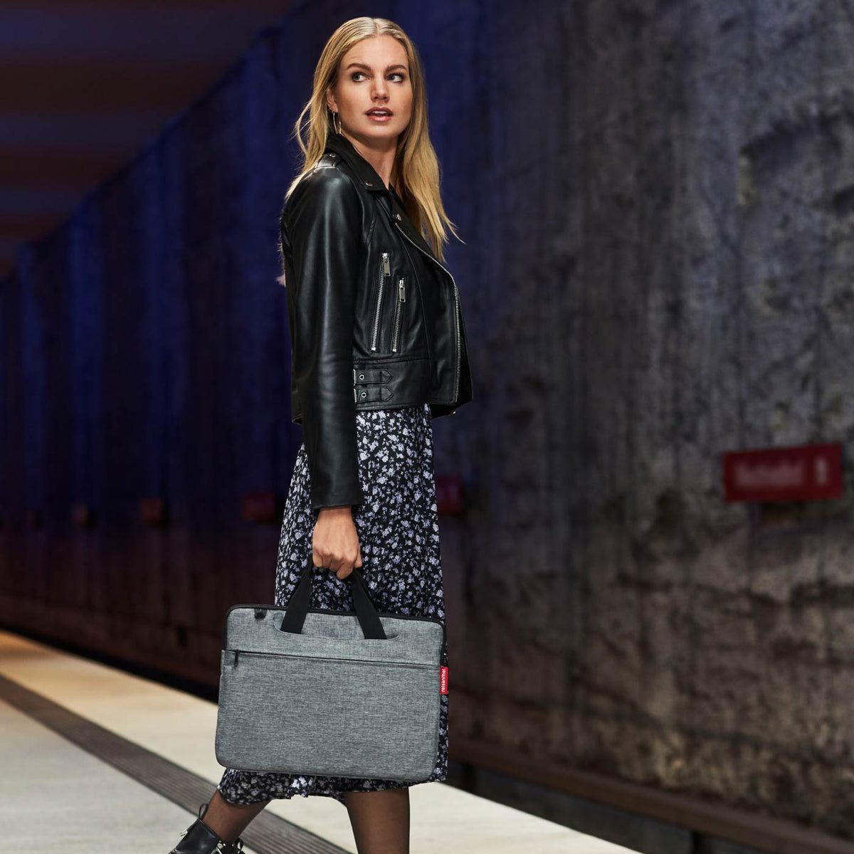 Reisenthel Netbookbag Twist Silver – lifestyle fotografie