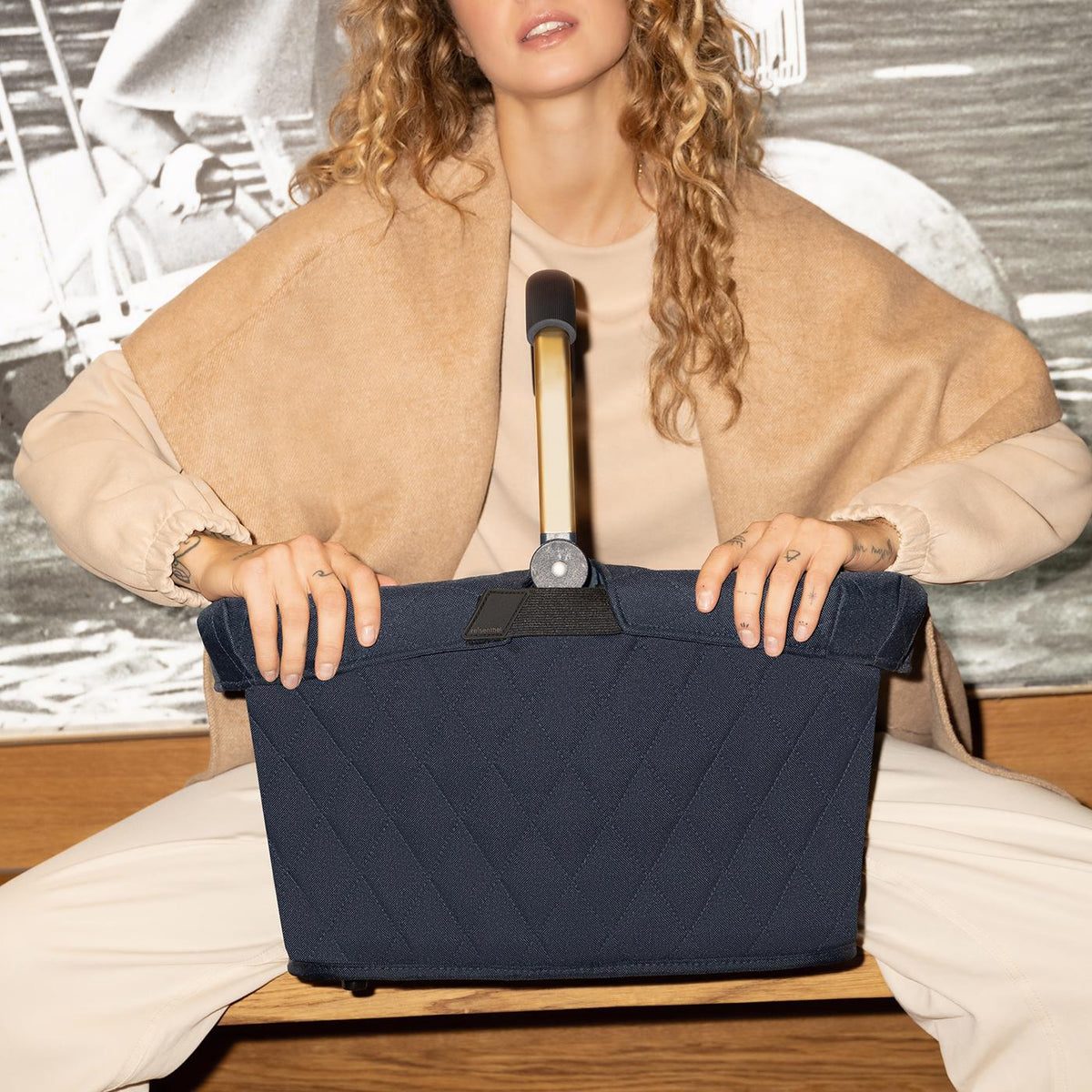 Reisenthel Carrybag Cover Dark Blue – lifestyle fotografie