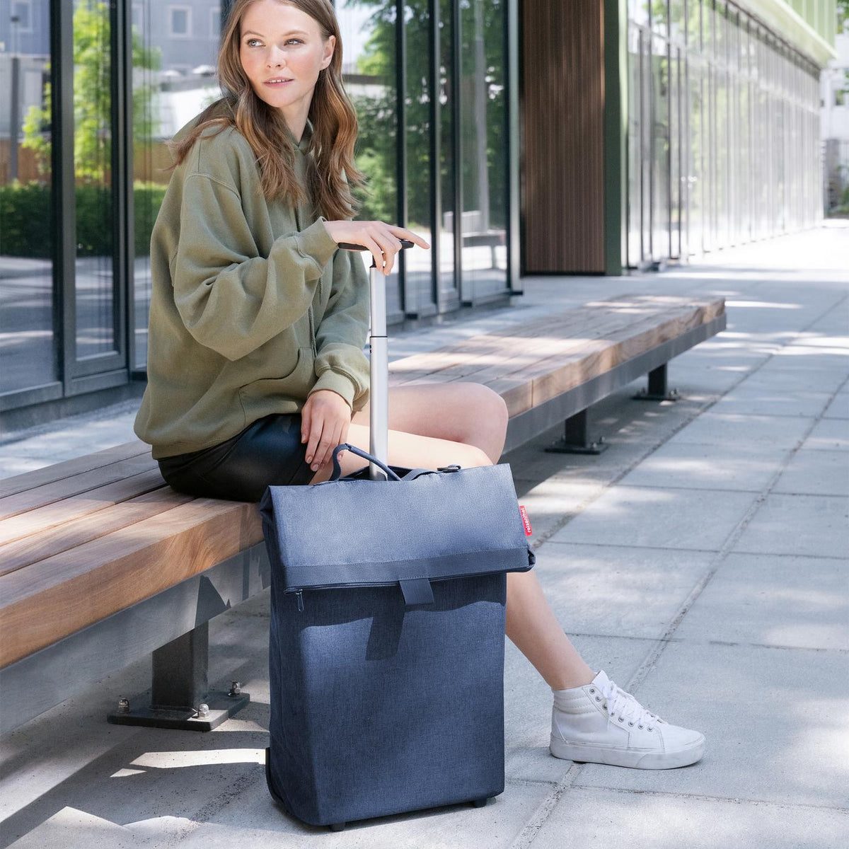 Reisenthel Trolley M Twist Navy – lifestyle fotografie