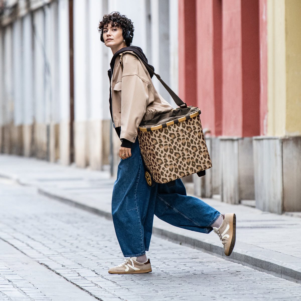 Reisenthel Carrycruiser Frame Leo Macchiato – lifestyle fotografie