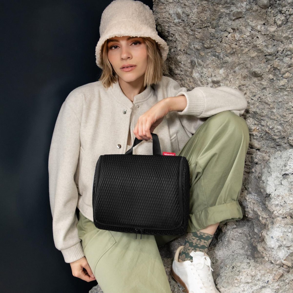 Reisenthel Toiletbag XL Mesh black – lifestyle fotografie