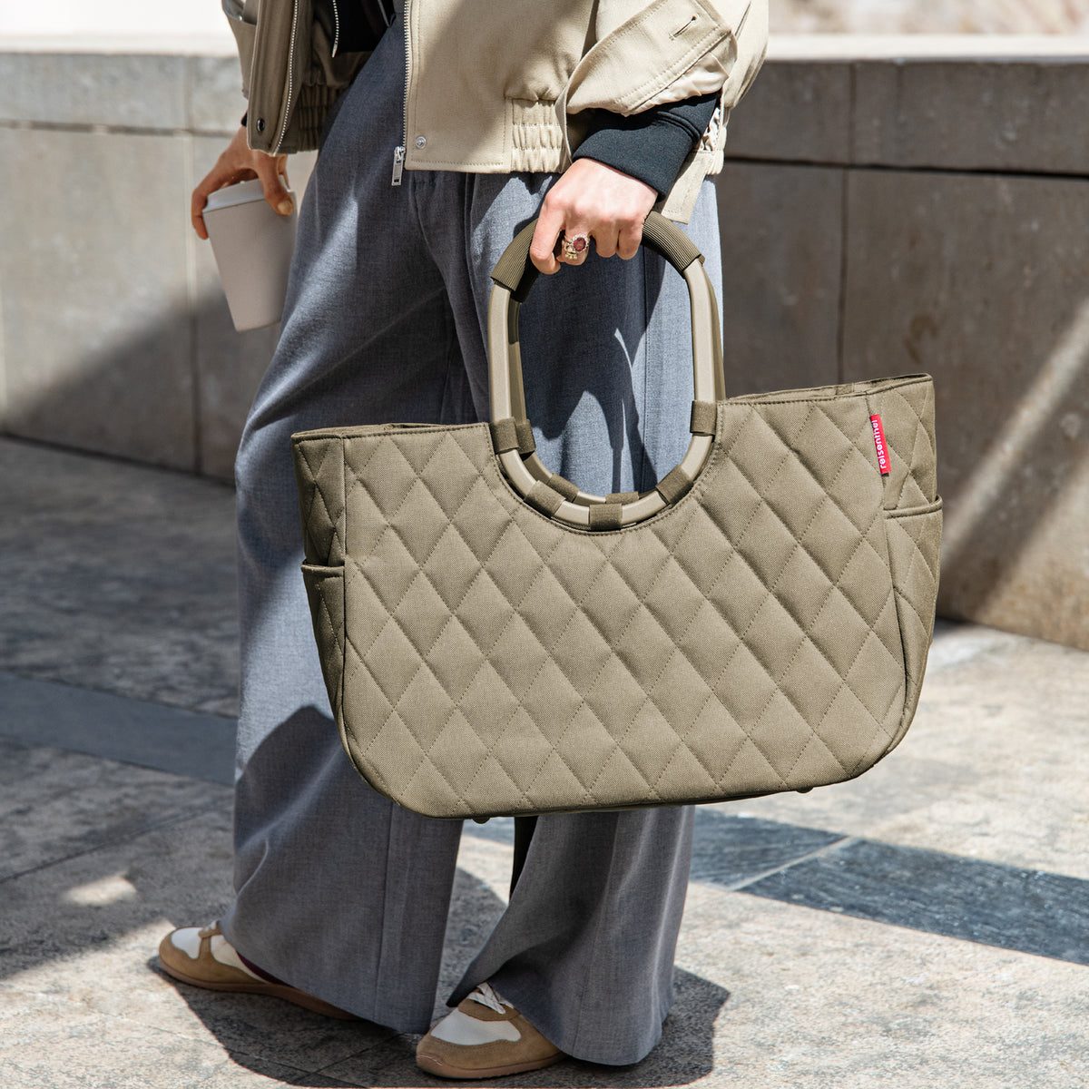 Reisenthel Loopshopper L Frame Rhombus Olive – lifestyle fotografie