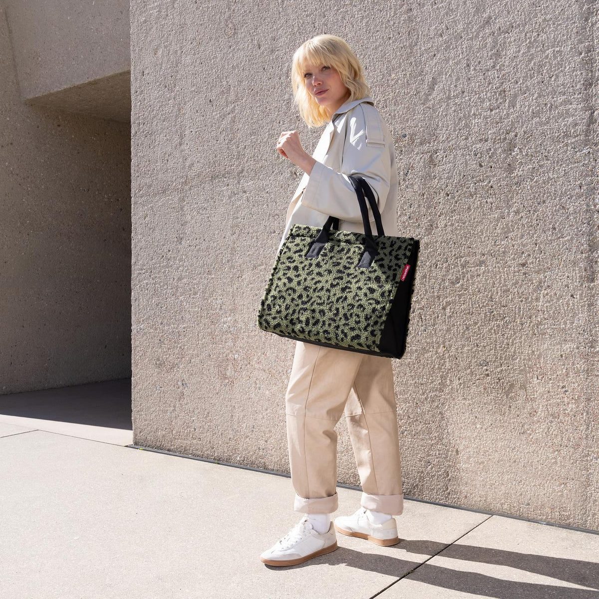 Reisenthel Daily Shopper Teddy Leo Olive – lifestyle fotografie