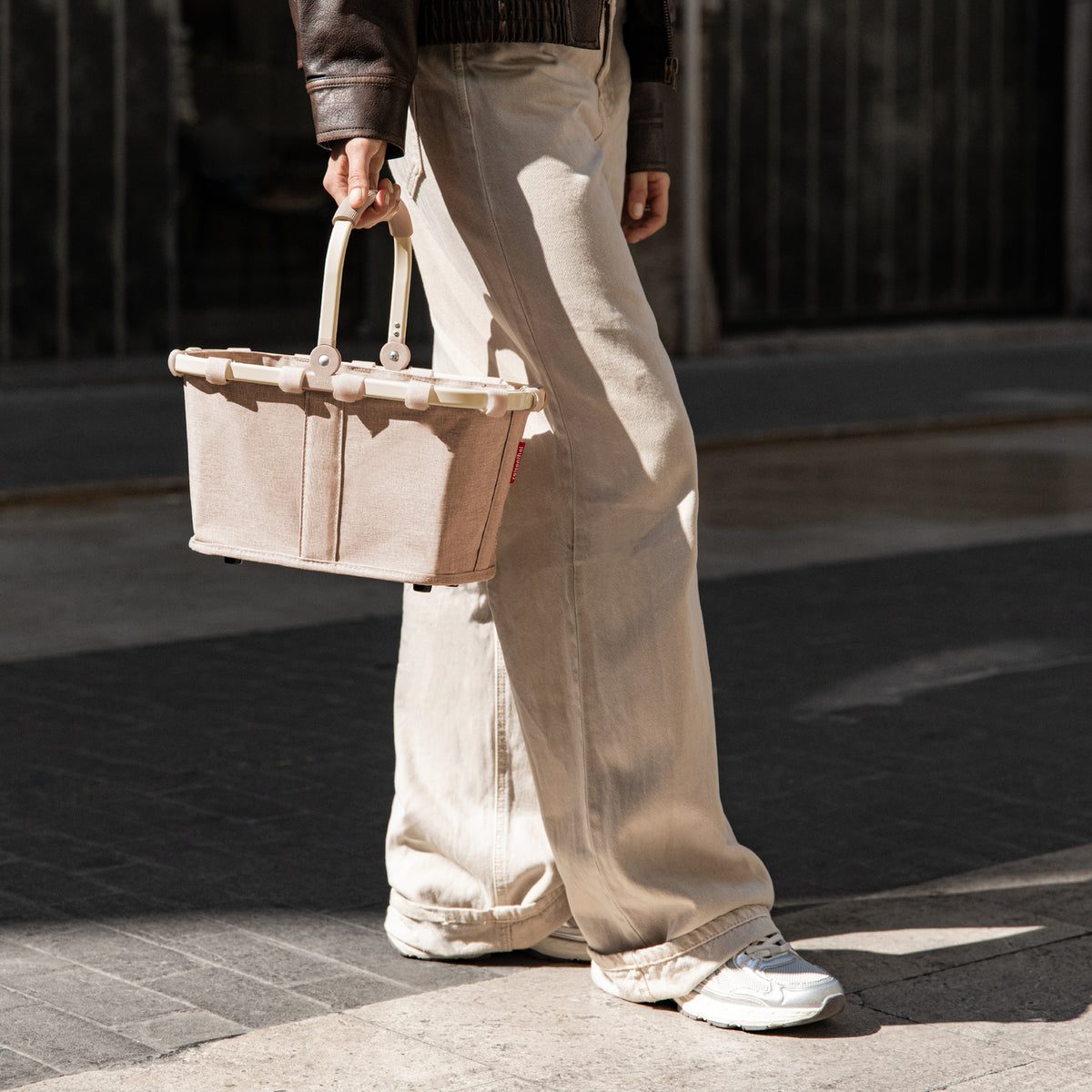 Reisenthel Carrybag XS Frame Twist Coffee – lifestyle fotografie