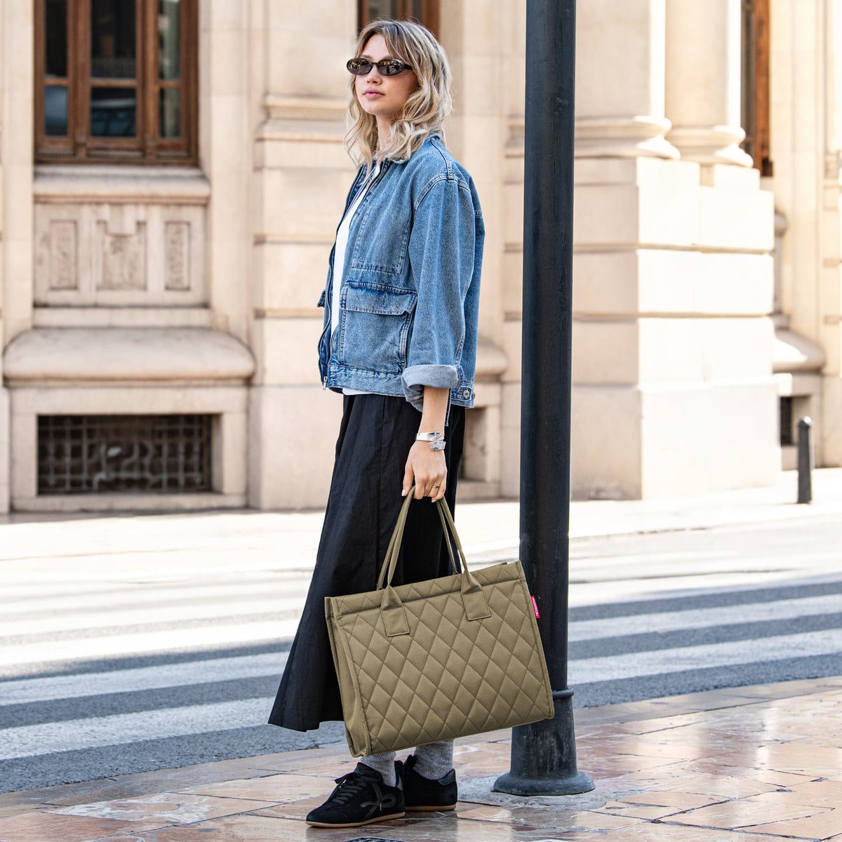 Reisenthel Daily Shopper Rhombus Olive – lifestyle fotografie