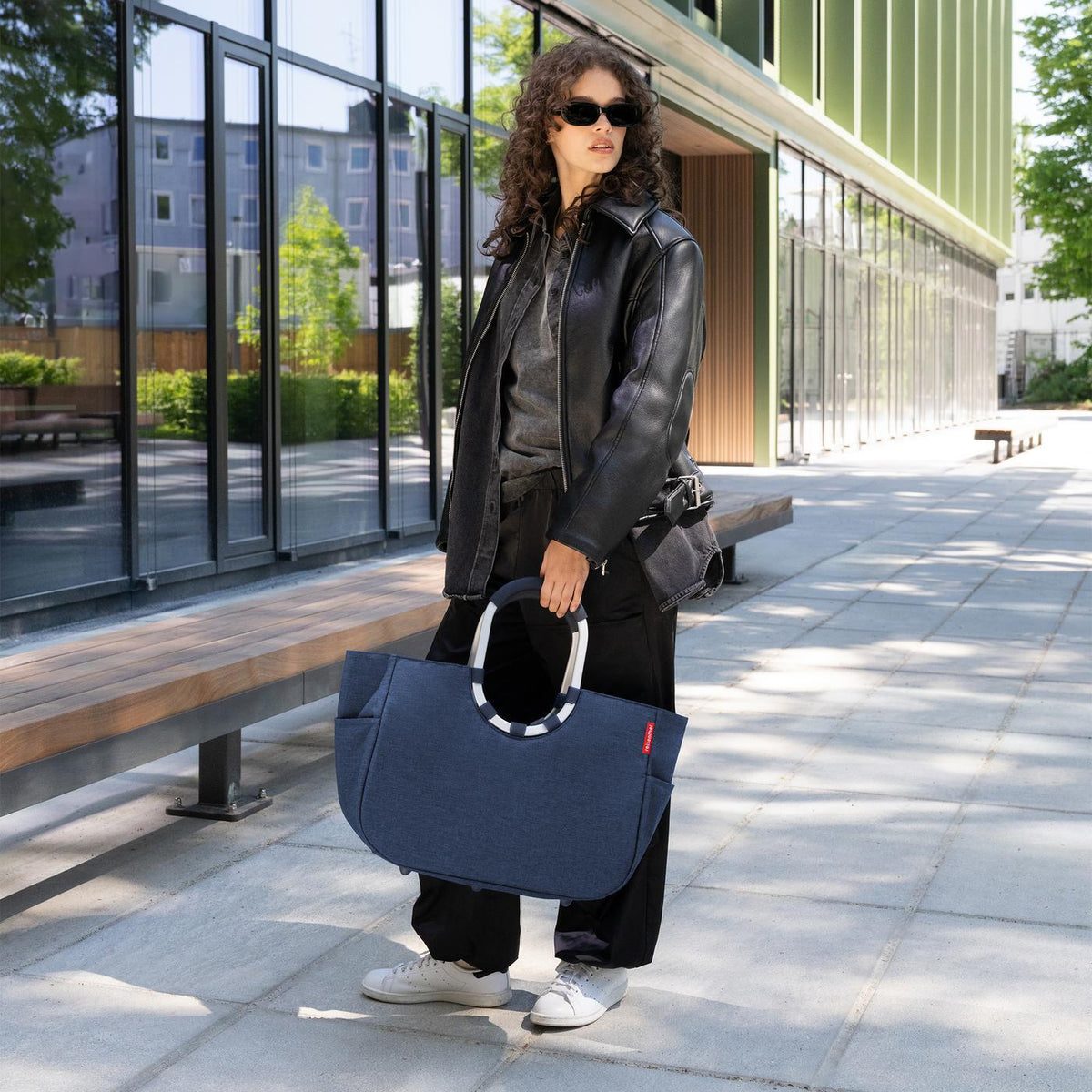 Reisenthel Loopshopper L Twist navy – lifestyle fotografie