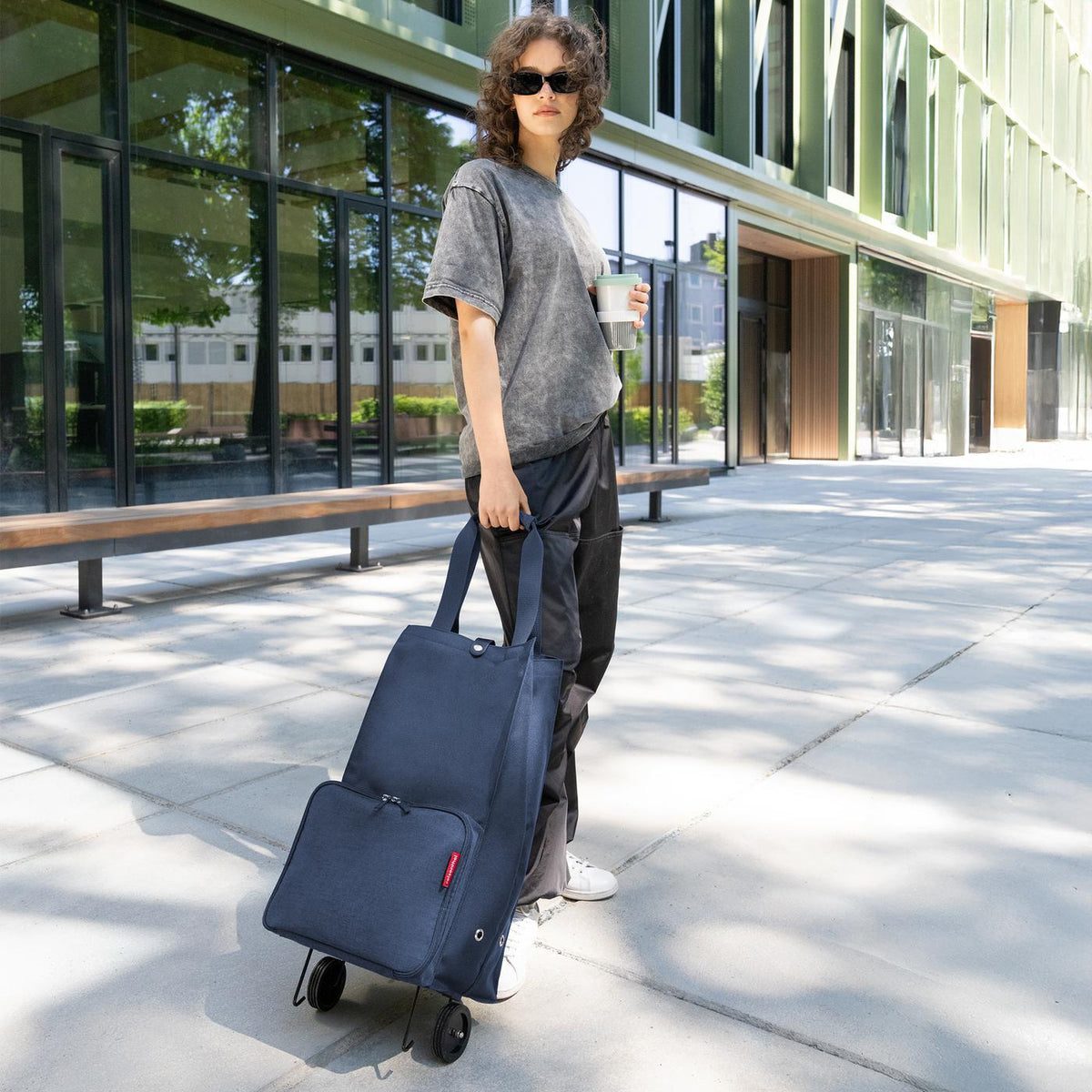 Reisenthel Foldabletrolley Twist navy – lifestyle fotografie