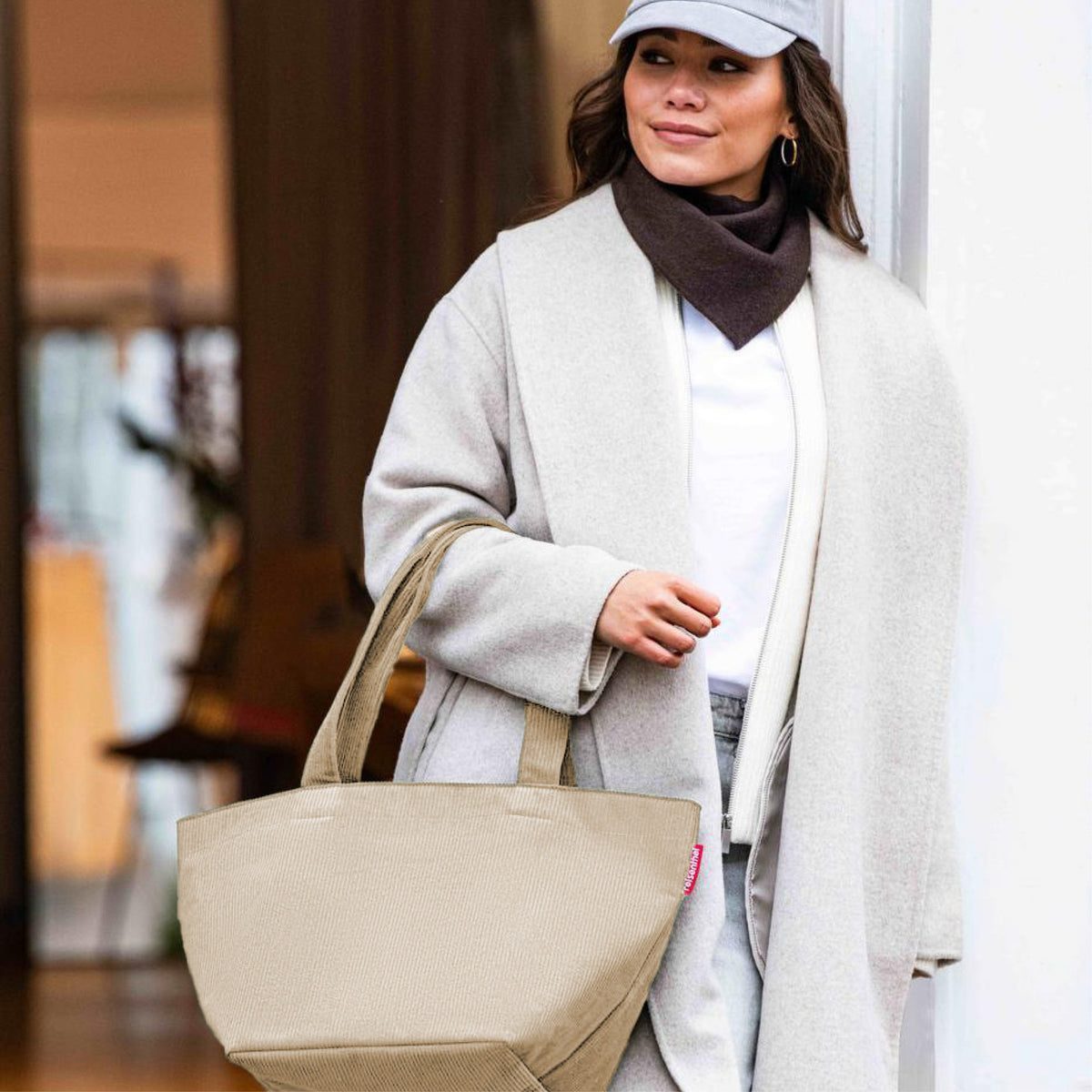 Reisenthel Shopper M Cord Sand – lifestyle fotografie