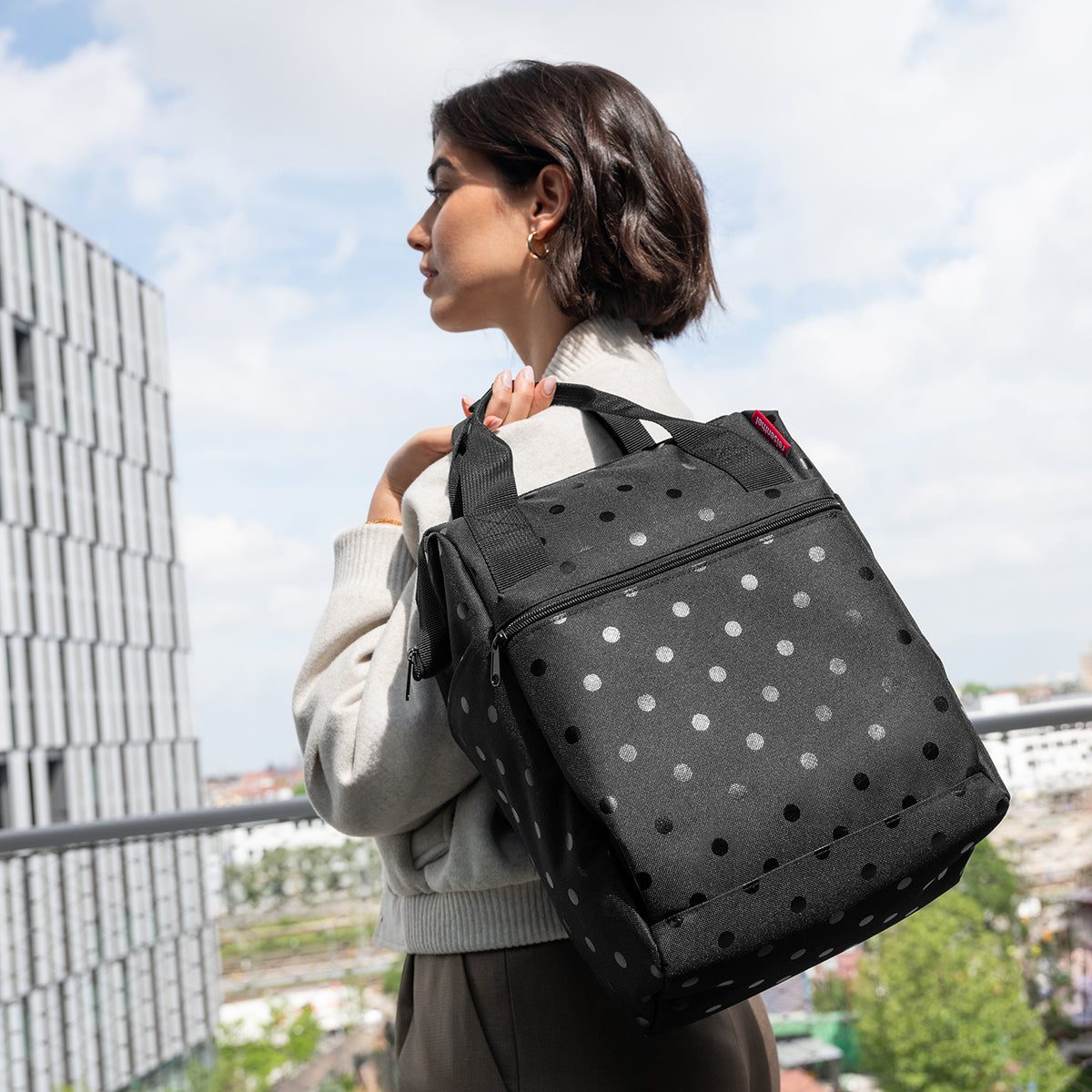 Reisenthel Allrounder R Glossy dots black 15l – lifestyle fotografie