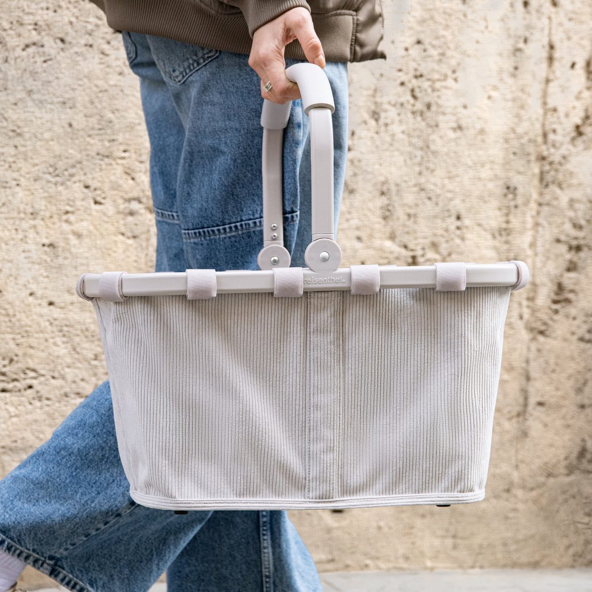 Reisenthel Carrybag Cord grey – lifestyle fotografie