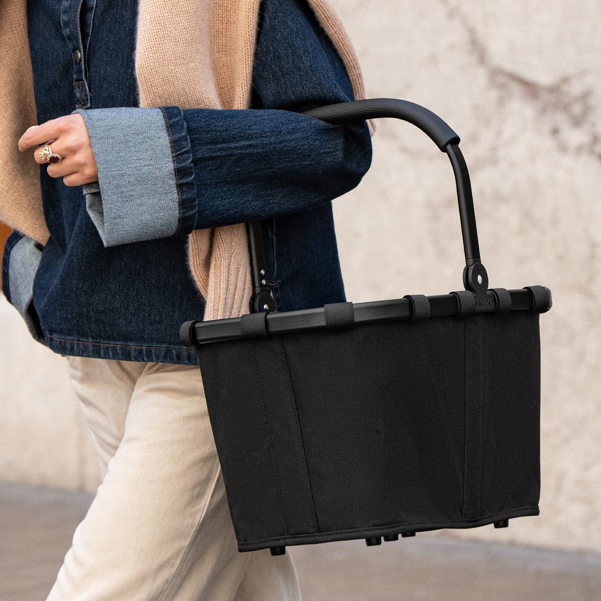 Reisenthel CarryBag Frame Black/Black – lifestyle fotografie