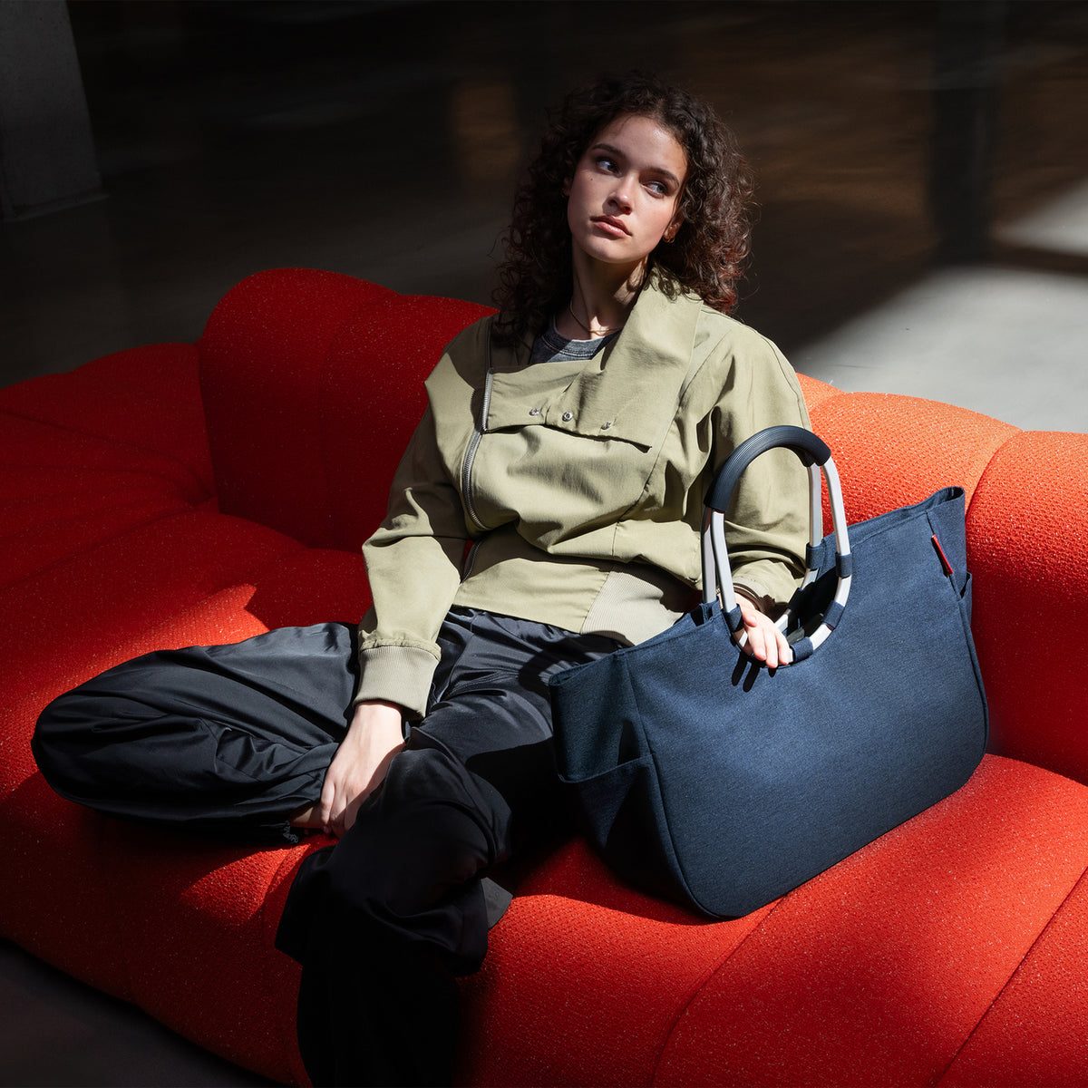 Reisenthel Loopshopper L Twist navy – lifestyle fotografie