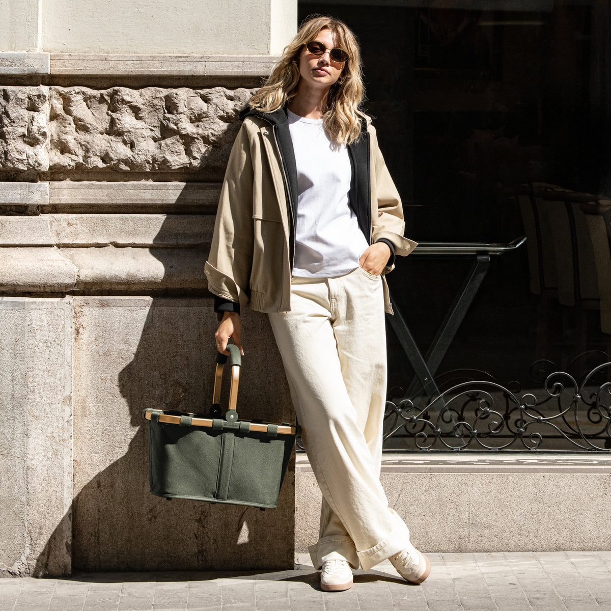 Reisenthel Carrybag Urban forest Gold – lifestyle fotografie