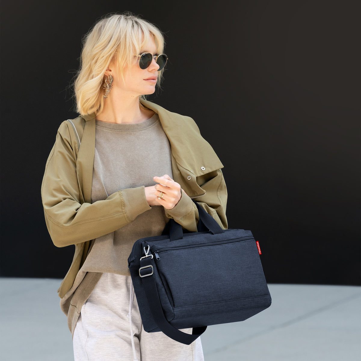 Reisenthel Allrounder S Pocket Herringbone Dark Blue – lifestyle fotografie