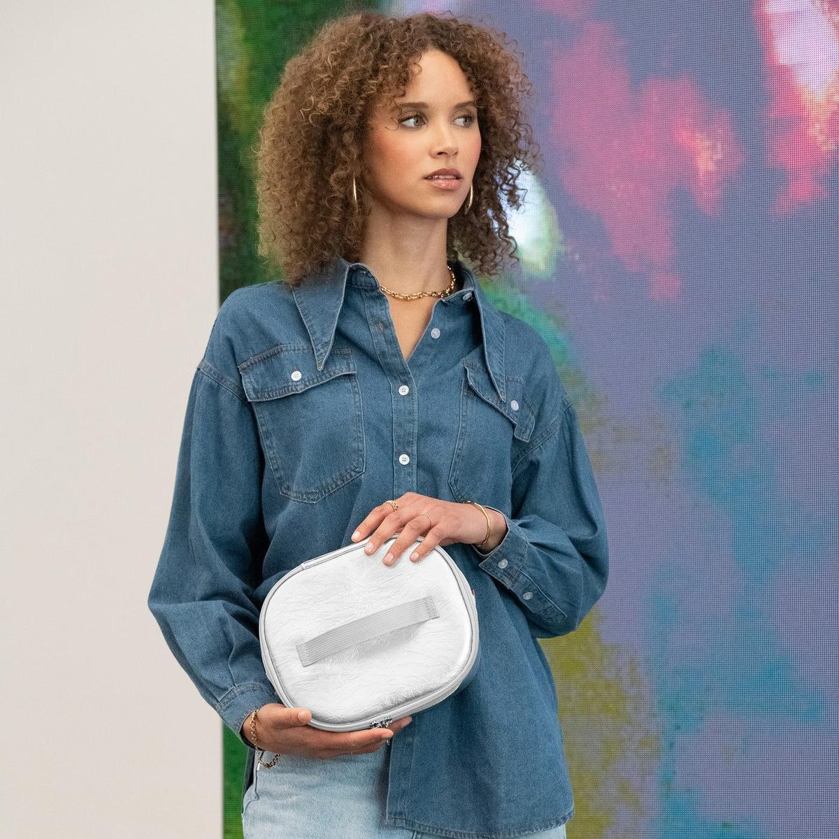 Reisenthel Coolerbag S pocket Silver crackle – lifestyle fotografie
