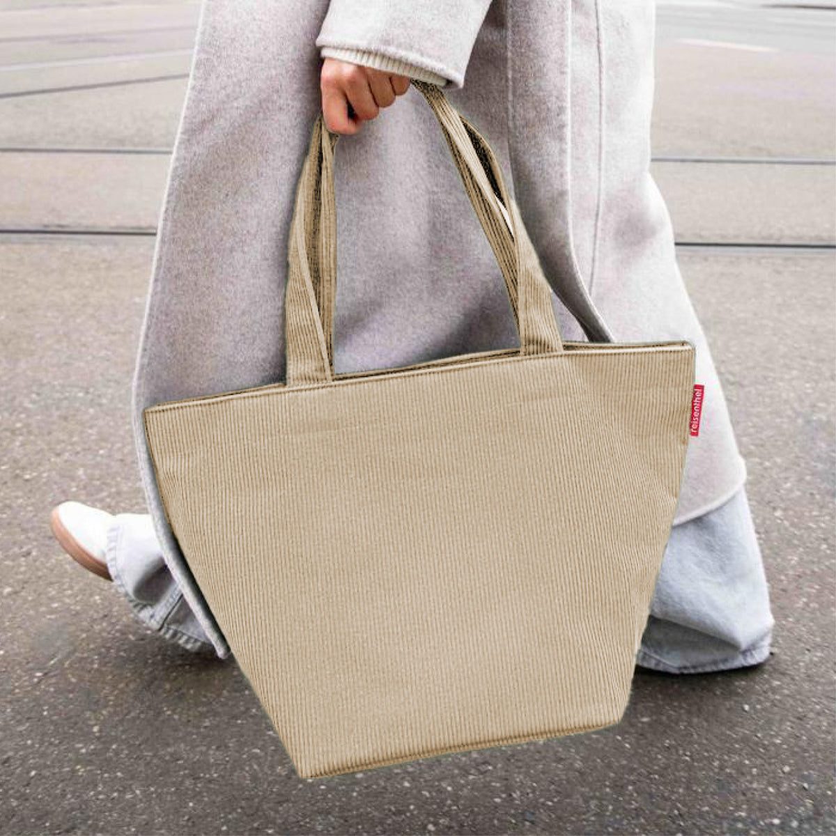 Reisenthel Shopper M Cord Sand – lifestyle fotografie