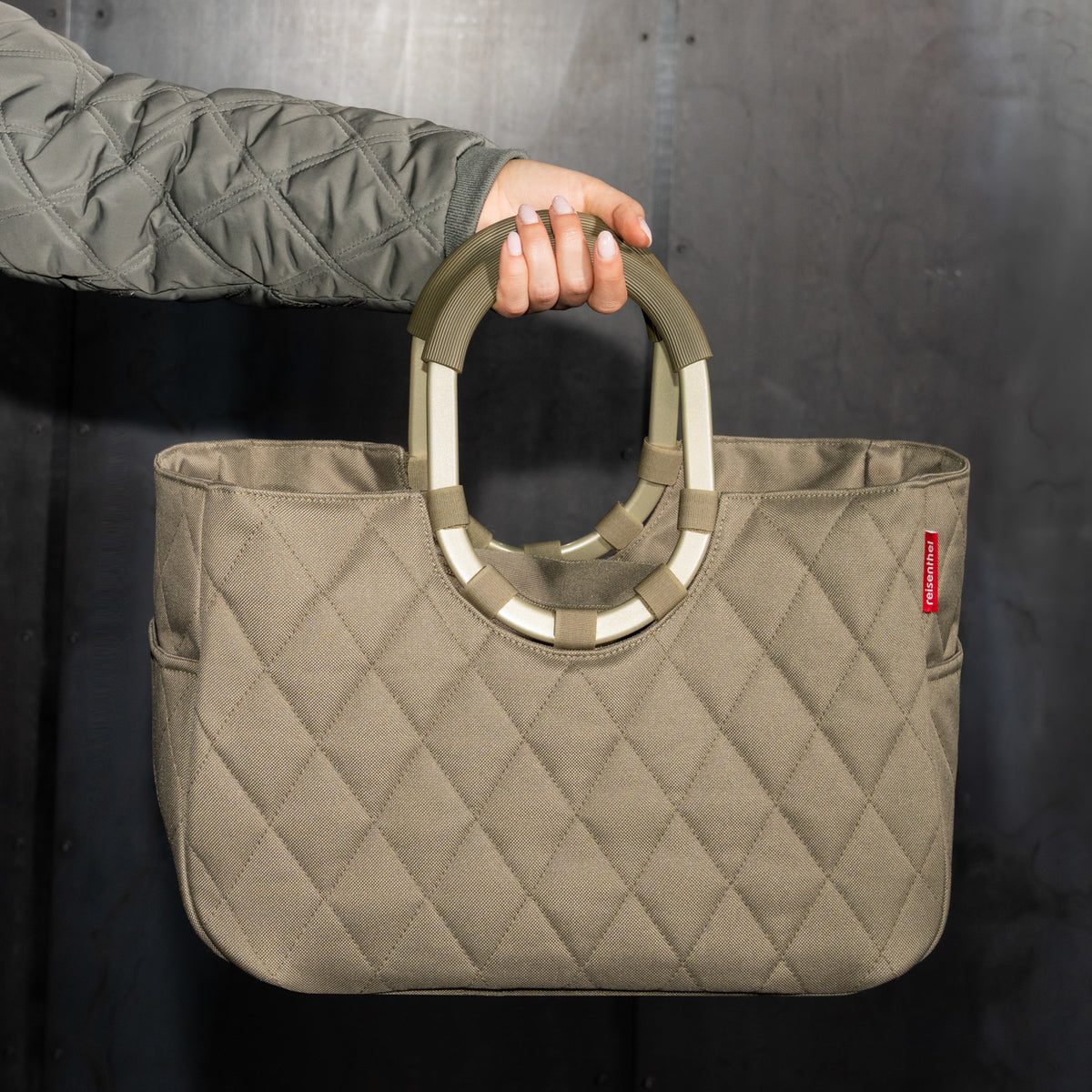Reisenthel Loopshopper M Frame Rhombus Olive – lifestyle fotografie