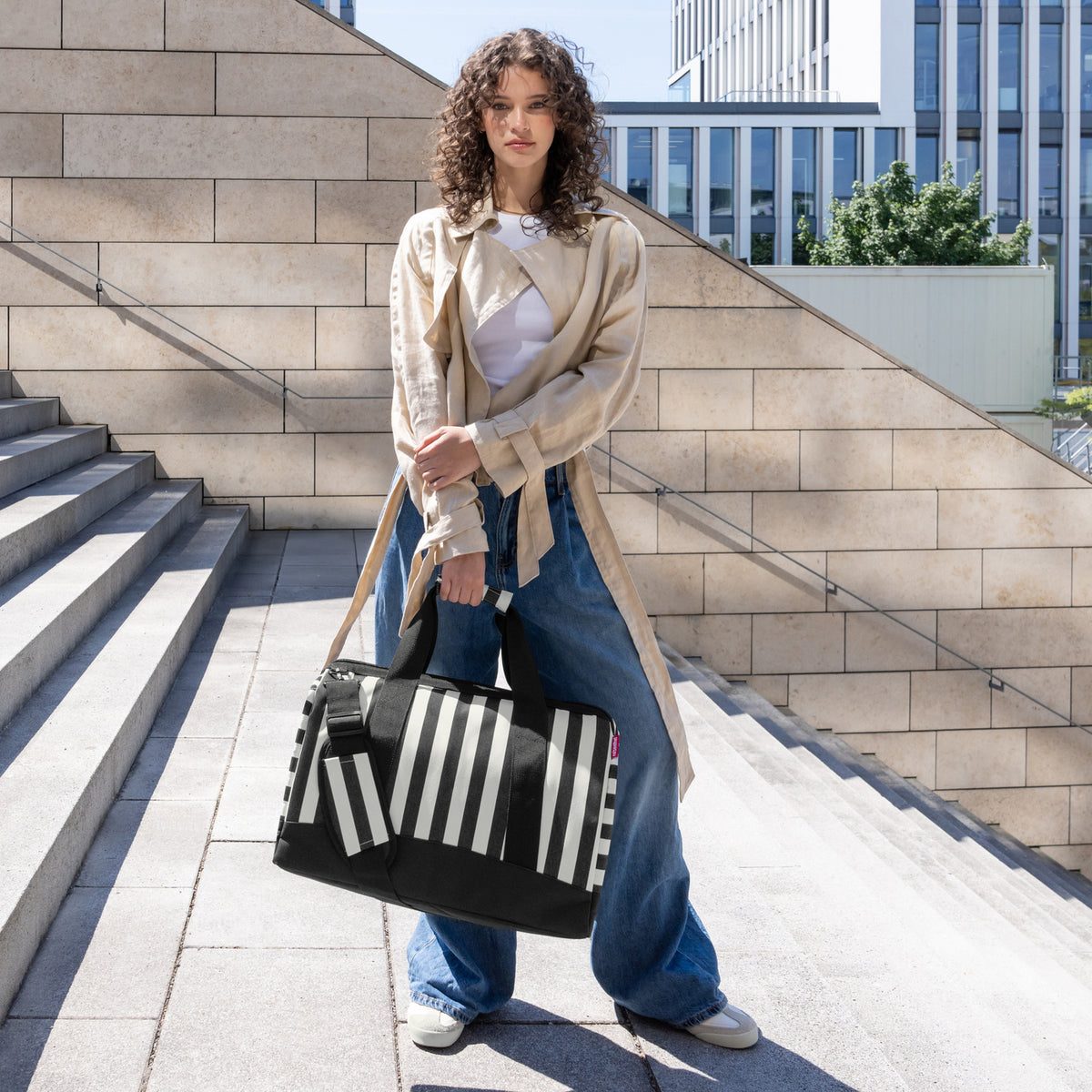 Reisenthel Allrounder L Summerstripes black – lifestyle fotografie