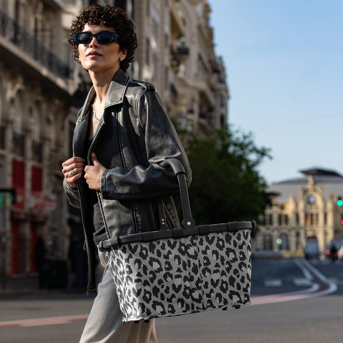 Reisenthel Carrybag Frame Leo nero – lifestyle fotografie